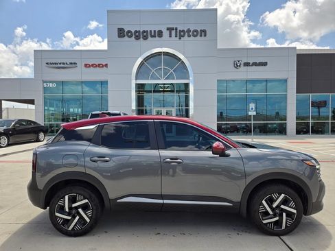 Used 2025 Nissan Kicks SV FWD image 2