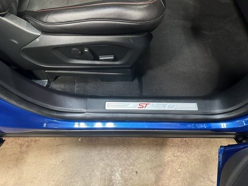 Used 2022 Ford Explorer ST-Line w/ Class IV Trailer Tow Package image 95