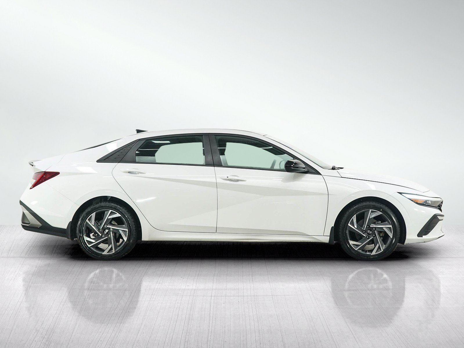Used 2025 Hyundai Elantra SEL FWD image 6