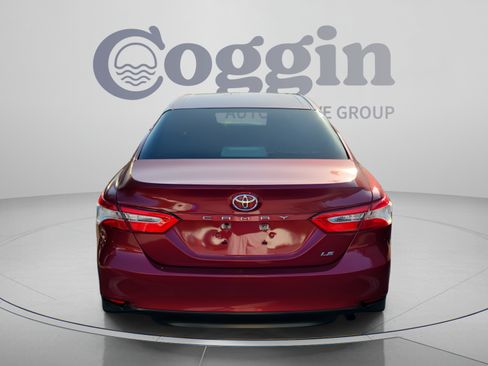 Used 2018 Toyota Camry LE FWD image 3