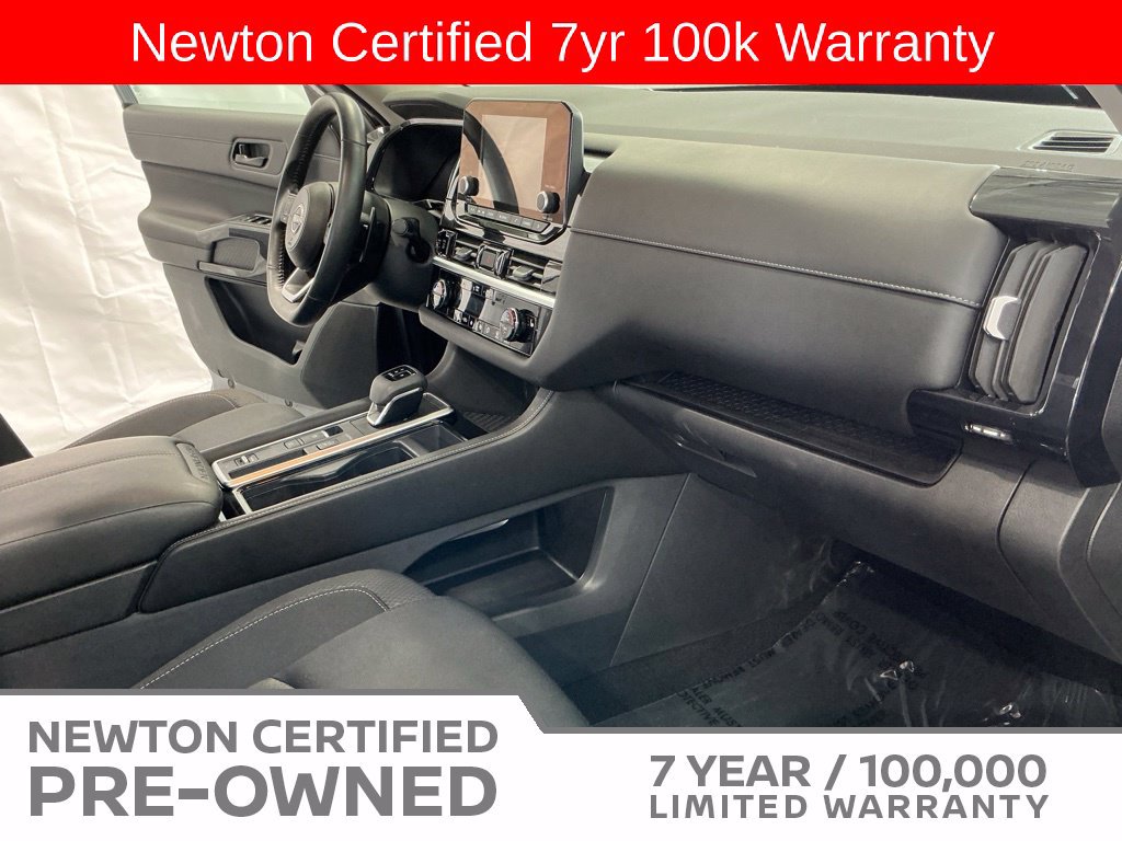 Used 2025 Nissan Pathfinder SV w/ SV Premium Package FWD image 19