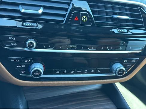 Used 2021 BMW 540i w/ Premium Package RWD image 10