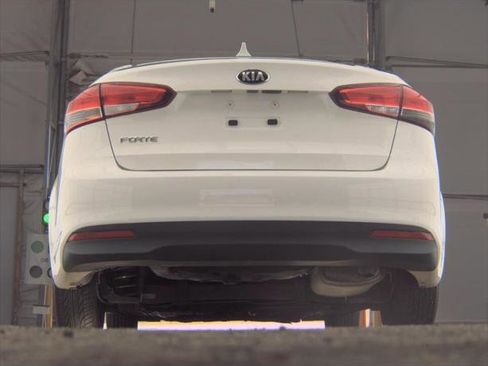 Used 2017 Kia Forte LX FWD image 9