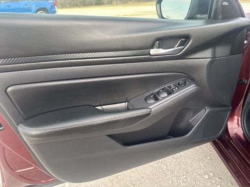 Used 2025 Nissan Altima 2.5 SV FWD image 18
