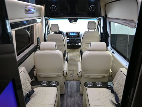 Used 2020 Mercedes-Benz Sprinter 2500 image 32