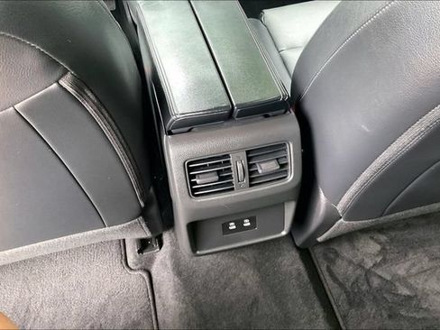 Used 2025 Nissan Rogue SL FWD image 31
