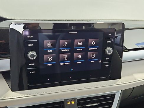 Certified 2025 Volkswagen Taos SE AWD/4WD image 19