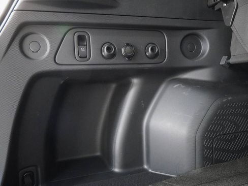 Used 2025 Subaru Forester Touring image 12