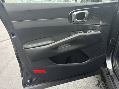 Used 2024 Kia Sorento S image 6