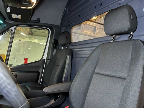 Used 2025 Mercedes-Benz Sprinter 2500 image 20