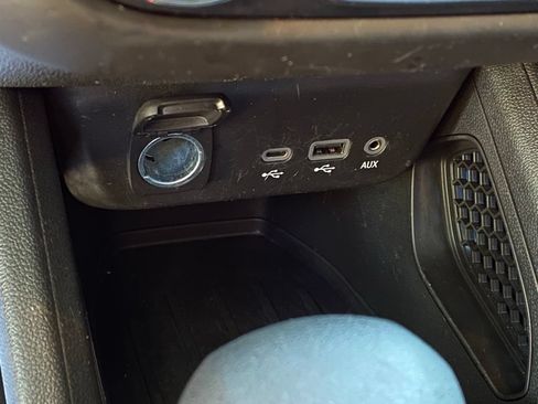 Used 2023 Chevrolet TrailBlazer LT FWD image 21