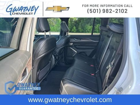 Used 2022 Jeep Grand Cherokee Overland AWD/4WD image 24
