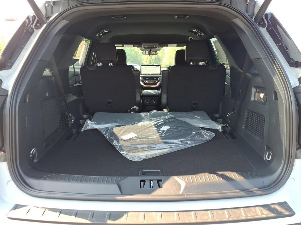 Used 2026 Ford Explorer ST-Line AWD/4WD image 8