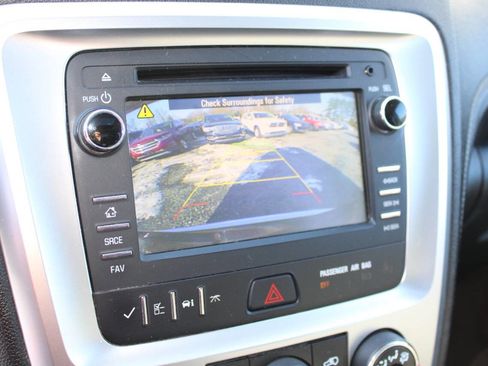 Used 2015 GMC Acadia SLE image 16