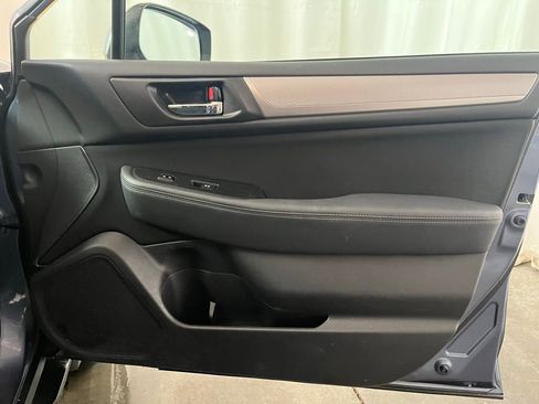 Used 2017 Subaru Outback 2.5i Premium image 11