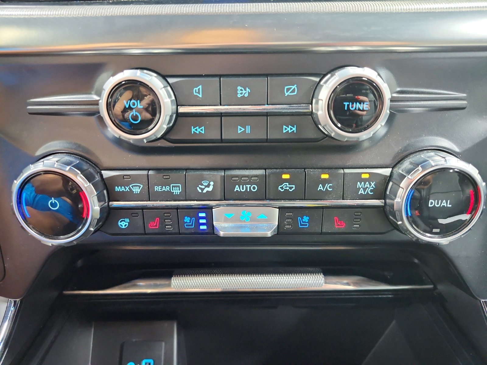 Used 2024 Ford F150 Lariat AWD/4WD image 18