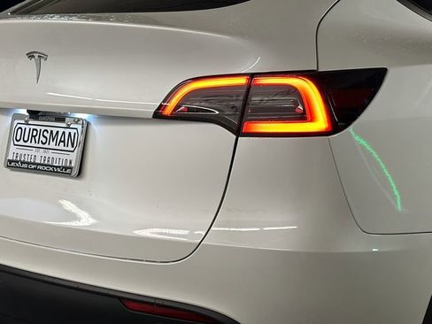 Used 2025 Tesla Model Y Long Range RWD image 8