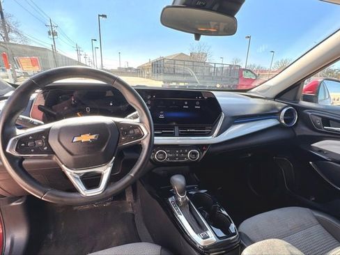 Used 2024 Chevrolet Trax LT w/ Driver Confidence Package image 9