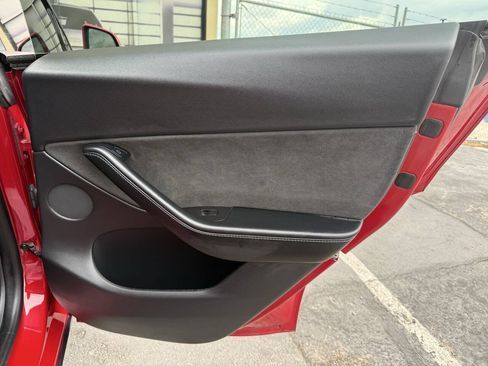 Used 2022 Tesla Model Y Performance AWD/4WD image 25
