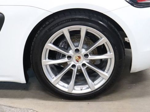 Used 2019 Porsche 718 Boxster RWD image 36