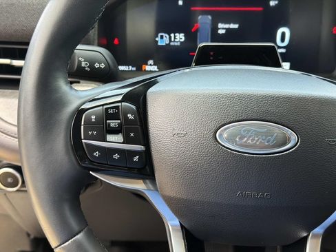 Used 2025 Ford Explorer Platinum RWD image 26