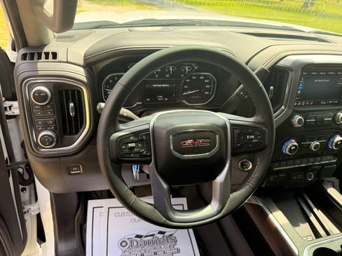 Used 2021 GMC Sierra 1500 SLT w/ SLT Premium Plus Package AWD/4WD image 18