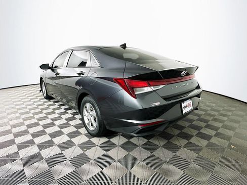 Used 2022 Hyundai Elantra SE FWD image 7