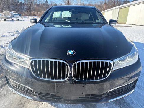 Used 2018 BMW 750i xDrive image 3