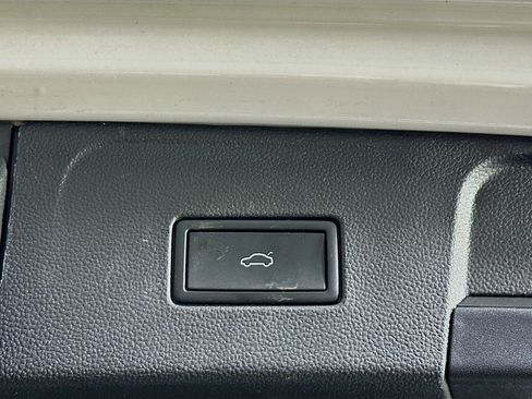 Used 2024 Volkswagen Atlas SEL image 30