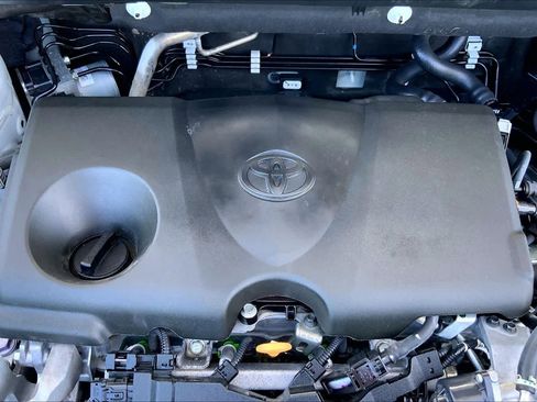 Used 2025 Toyota RAV4 XLE Premium image 30