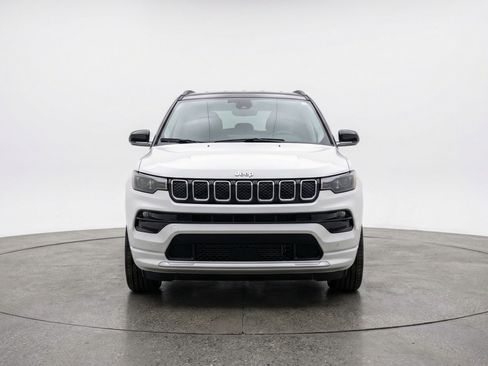 Used 2025 Jeep Compass Limited AWD/4WD image 2