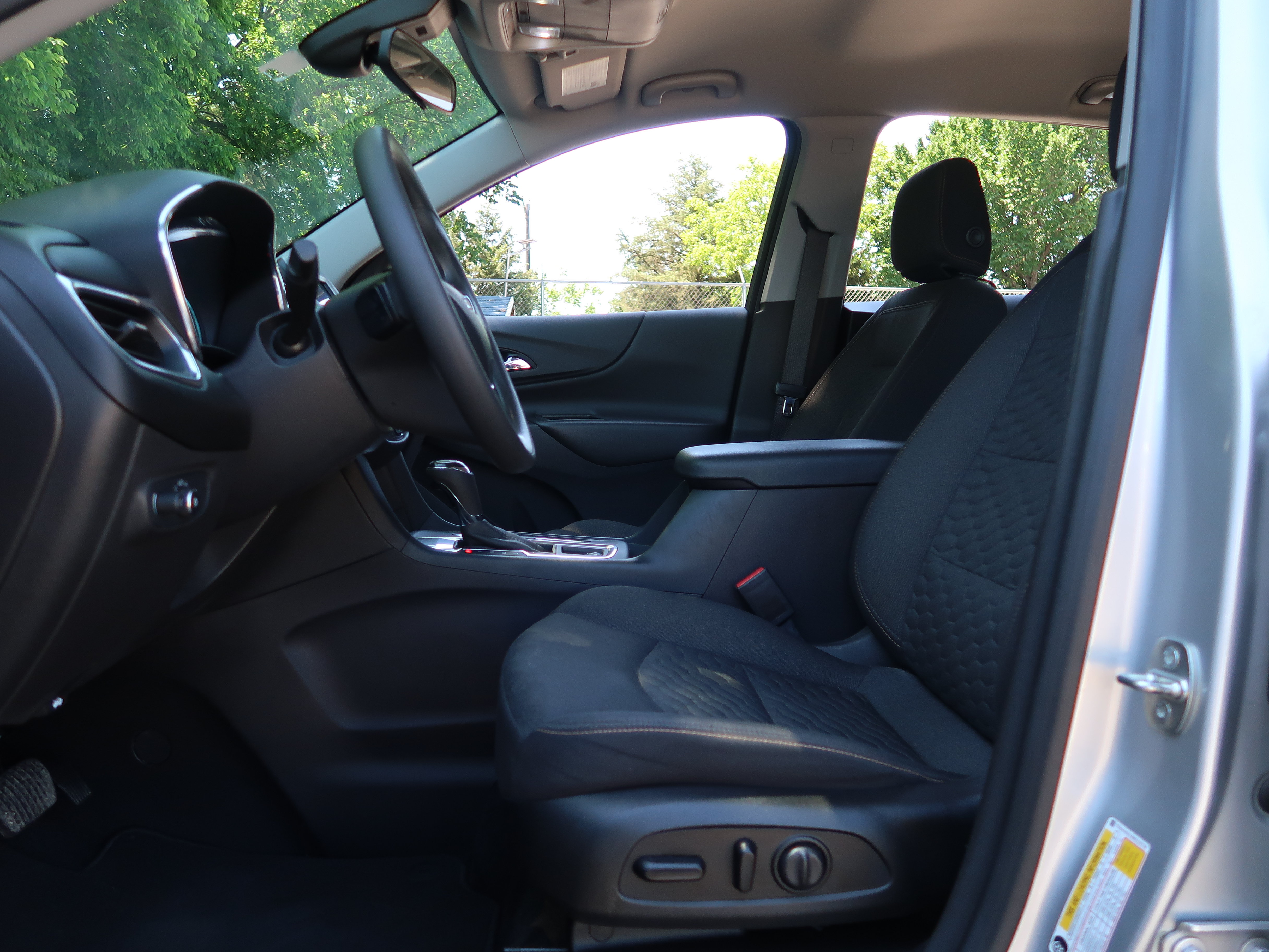 Used 2021 Chevrolet Equinox LT FWD image 28