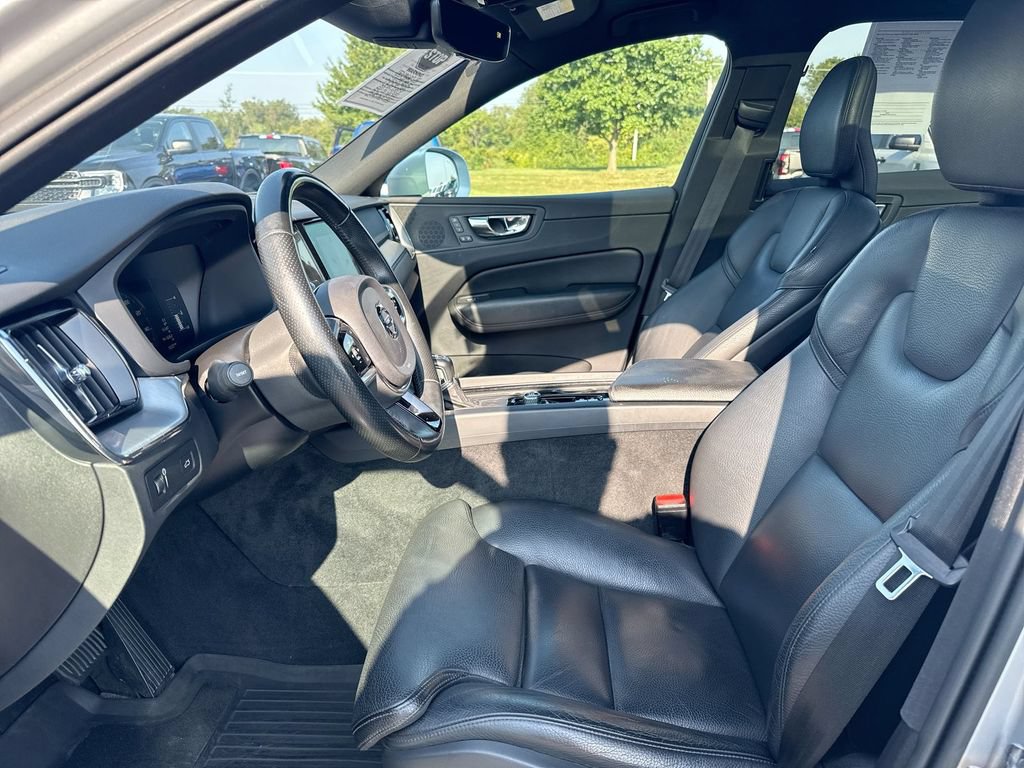 Used 2019 Volvo XC60 T5 Momentum w/ Advanced Package AWD/4WD image 21