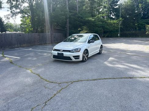 Used 2016 Volkswagen Golf 4-Door AWD/4WD image 2