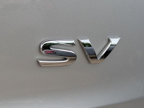 Used 2023 Nissan Rogue SV image 7