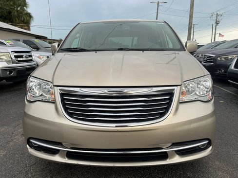 Used 2013 Chrysler Town & Country Touring FWD image 3