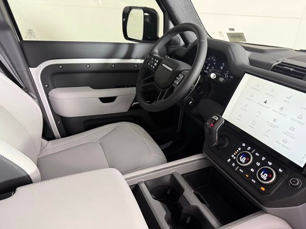 New 2026 Land Rover Defender 110 V8 AWD/4WD image 39