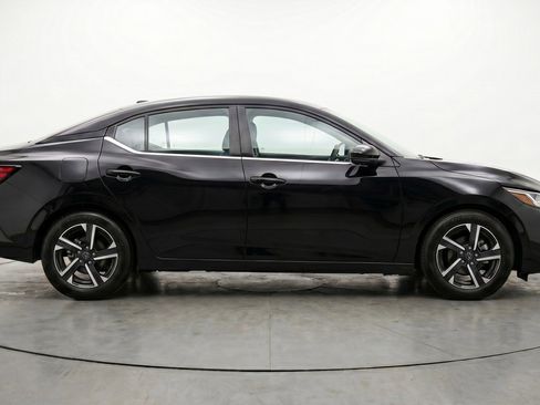 Used 2025 Nissan Sentra SV FWD image 11