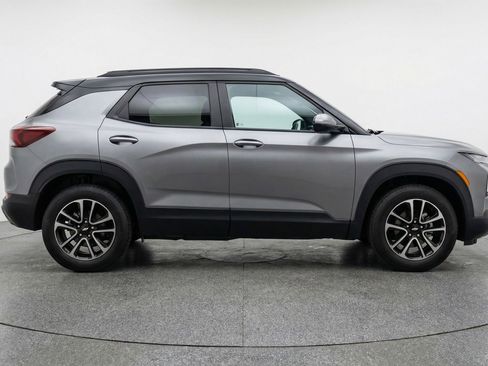 Used 2025 Chevrolet TrailBlazer LT FWD image 11