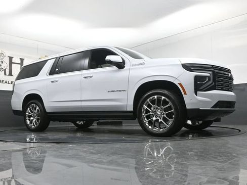 New 2026 Chevrolet Suburban High Country AWD/4WD image 2