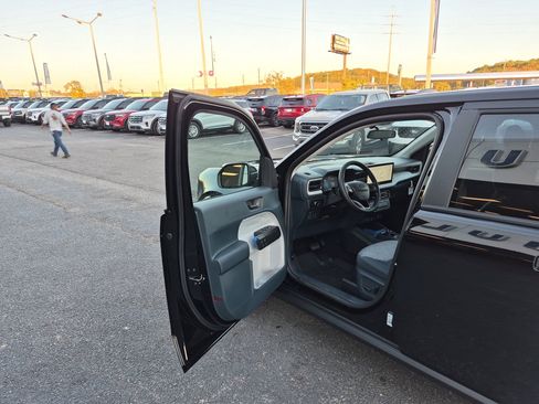 New 2025 Ford Maverick XLT w/ XLT Luxury Package image 11