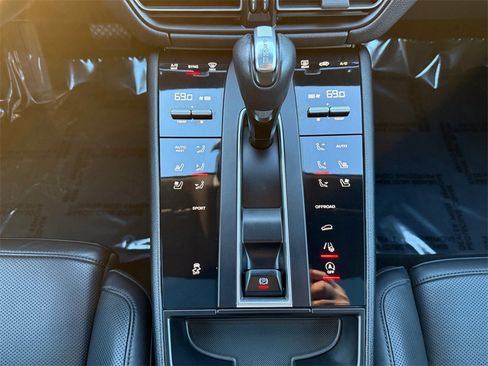 Used 2022 Porsche Macan image 26
