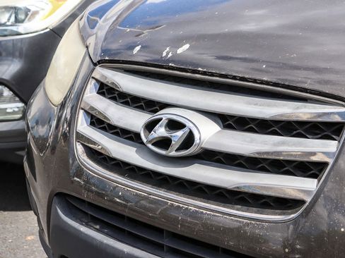 Used 2012 Hyundai Santa Fe SE FWD image 3