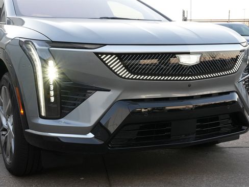 New 2026 Cadillac Optiq Luxury 1 image 25