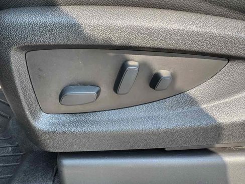 Used 2019 Chevrolet Suburban Premier RWD image 16