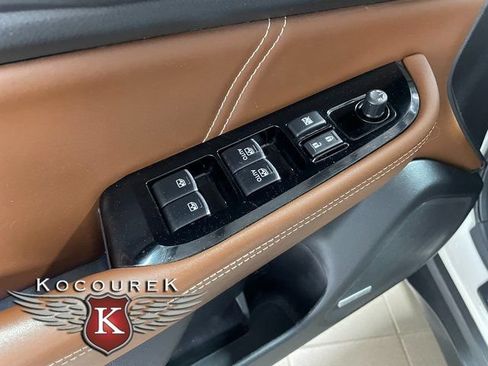 Used 2017 Subaru Outback 3.6R Touring w/ Popular Package #5A AWD/4WD image 20