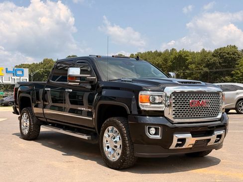 Used 2017 GMC Sierra 2500 Denali w/ Duramax Plus Package AWD/4WD image 6