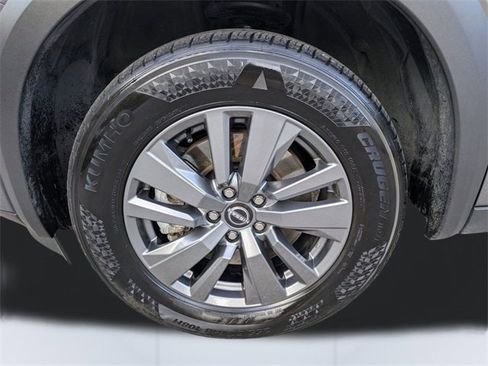 Used 2025 Nissan Pathfinder SV image 11