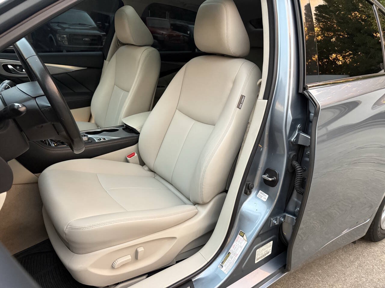 Used 2017 INFINITI Q50 3.0t Premium RWD image 4