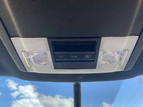 Used 2018 Ford Explorer Limited image 12